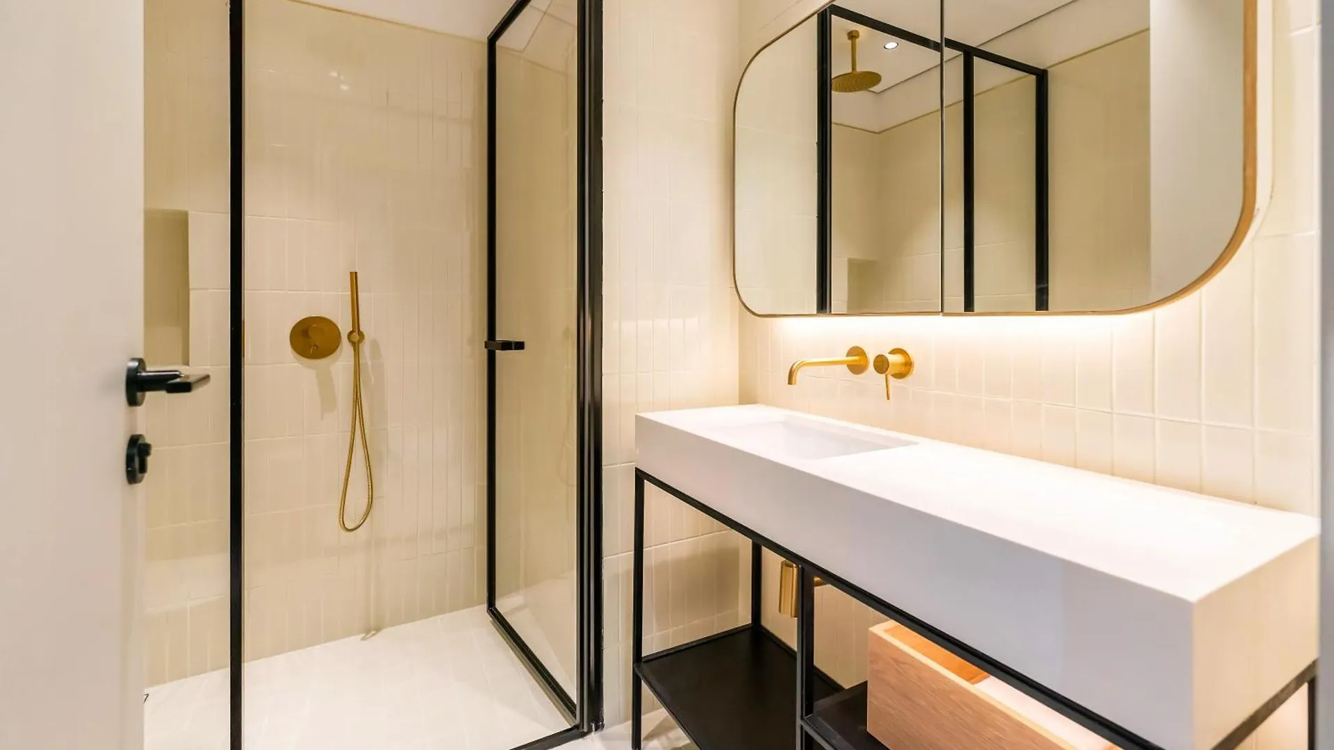 Fam Living - Upside Living - Wfh Friendly-Business Bay Apartment Dubai