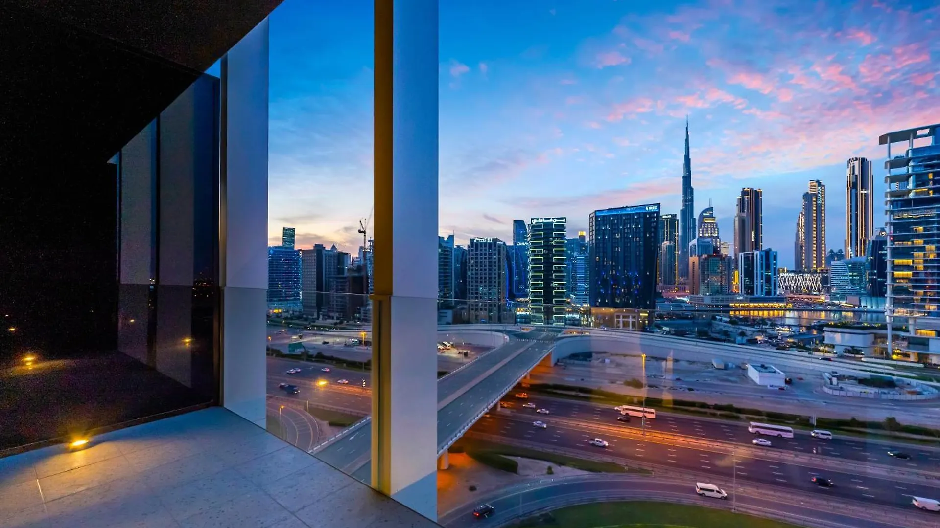 Fam Living - Upside Living - Wfh Friendly-Business Bay Apartment Dubai